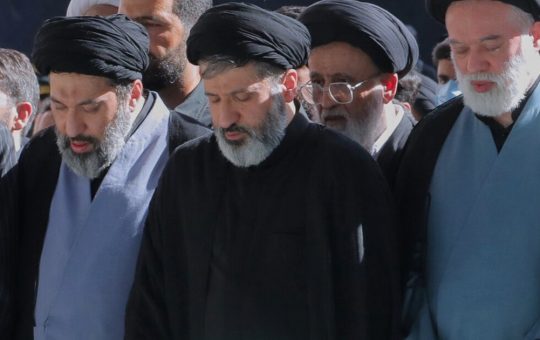 Funeraliile lui Ali Khamenei: Absența lui Mojtaba și Semnificația Politică a Evenimentului