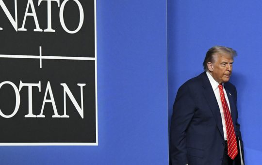 Transformarea NATO sub influența lui Trump: De la Alianță la Afacere