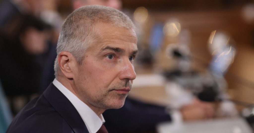 Radu Marinescu și Criza Guvernamentală: O Analiză a Impactului Asupra Justiției în România