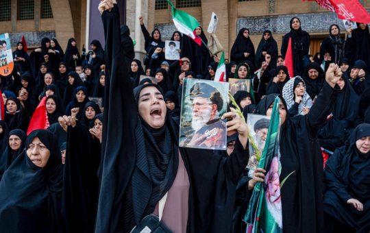 Funeraliile lui Ali Khamenei: O Națiune în Doliu și Apeluri la Răzbunare