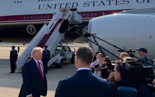 Controversele noului Air Force One: Cărțile false și simbolismul puterii în era Trump