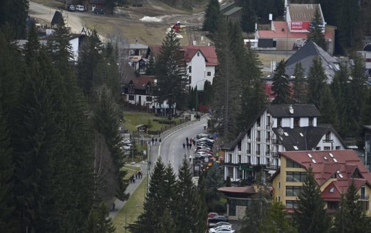 Prăbușirea zidului de susținere pe drumul spre Poiana Brașov: Implicații și măsuri de urgență
