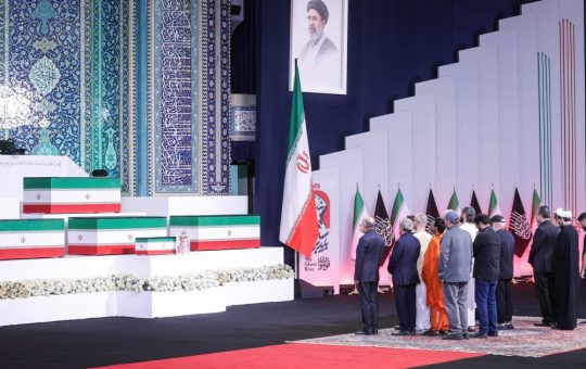 O Ultimă Rămas Bun: Implicațiile Funeraliilor lui Ali Khamenei în Contextul Geopolitic Actual
