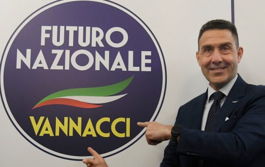 Generalul Roberto Vannacci: Provocările naționalismului italian la adresa lui Giorgia Meloni