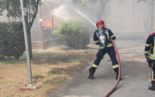 Intervenția Pompierilor Români în Franța: O Lecție de Solidaritate și Eficiență în Fața Incendiilor de Vegetație