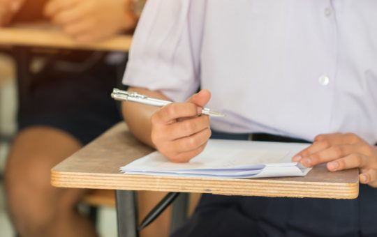 Modificările Baremei de Evaluare la Bacalaureat 2026: O Analiză Detaliată a Implicațiilor și Contextului