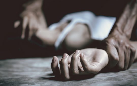 Rețeaua Globală de Abuzuri: O Privire Asupra Infracțiunilor Sexuale Facilitate de Droguri