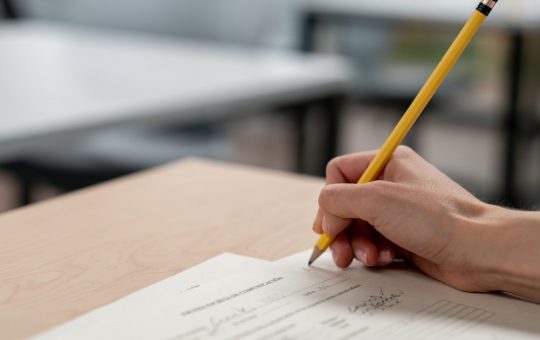 Ghid Complet pentru Bacalaureatul 2026: Calculul Mediei și Condițiile de Promovare