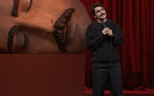 Libertatea de exprimare în Turcia: Cazul comediantului Deniz Goktaş și implicațiile arestării sale