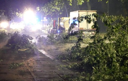Furtuni devastatoare în România și Polonia: O analiză a impactului climatic și social