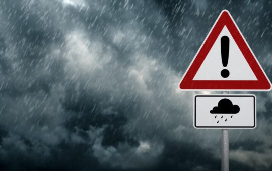 Furtuni, caniculă și instabilitate atmosferică: Cum ne afectează vremurile extreme