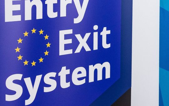 Impactul Noului Sistem de Control la Frontieră al UE: Avioanele Decolează pe Jumătate Goale