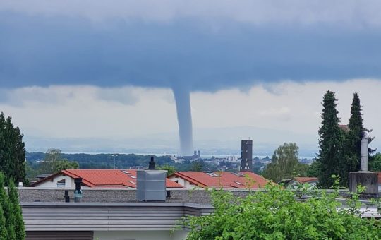 Trombă de apă pe Lacul Constanţa: Un fenomen meteorologic fascinant și implicațiile sale