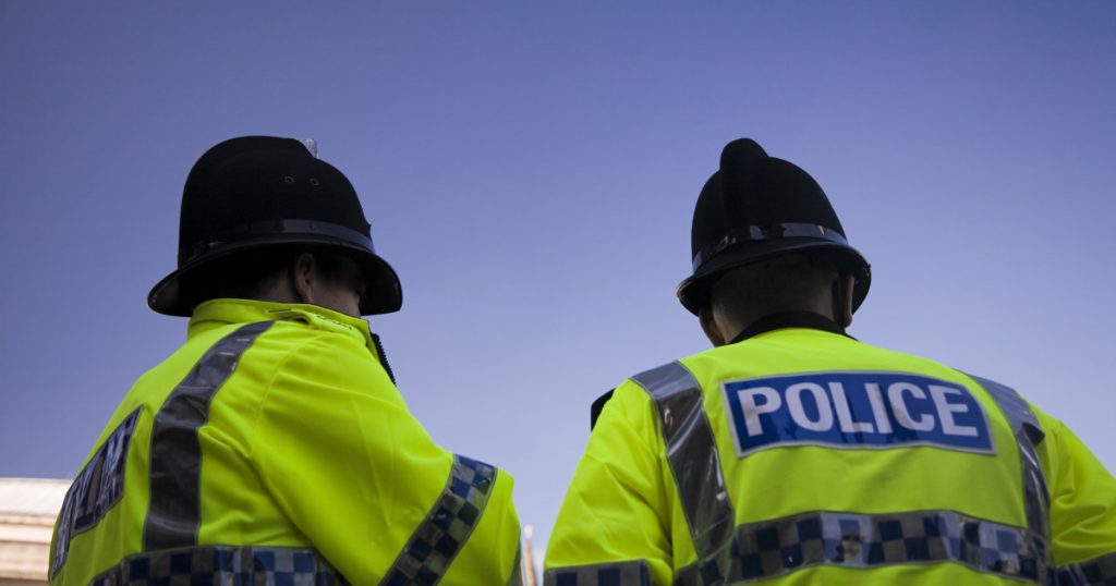 Controverse în Marea Britanie: Poliția și Arestarea Studenților în Situatii Critice