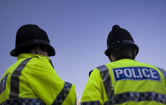 Controverse în Marea Britanie: Poliția și Arestarea Studenților în Situatii Critice