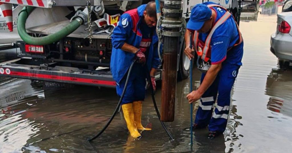 Strategiile Primarului Ciprian Ciucu pentru Combaterea Inundațiilor în București: O Abordare Proactivă în Fața Schimbărilor Climatice