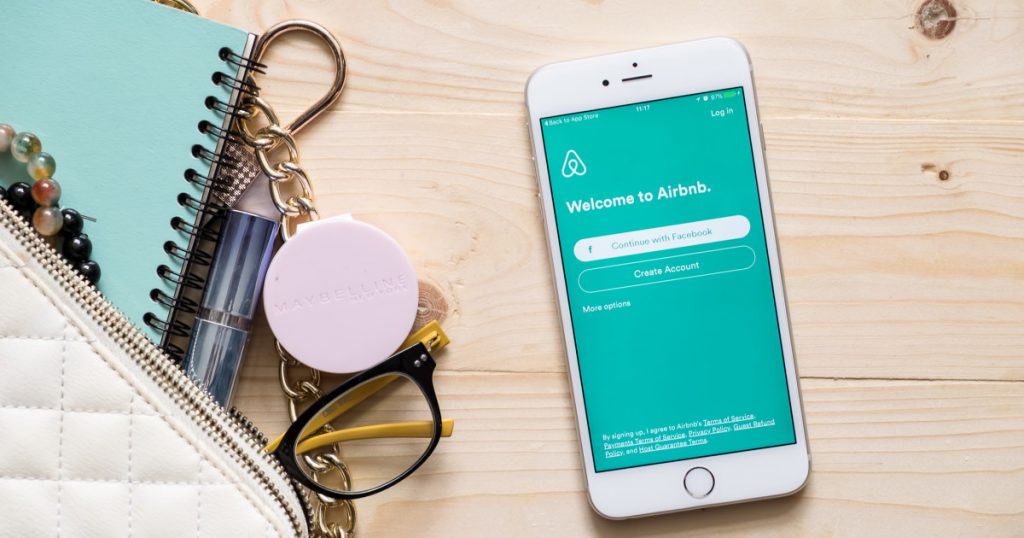 ANAF în Alertă: Responsabilitățile Fiscale ale Proprietarilor de Apartamente pe Airbnb și Booking