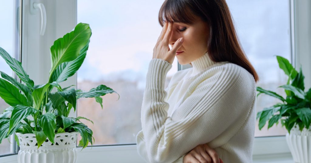 Menopauza Prematură: Factori Declanșatori și Strategii de Prevenire prin Stil de Viață