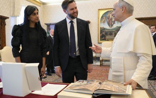 Tensiuni între SUA și Vatican: JD Vance și Papa Leon al XIV-lea în disputa privind imigrația