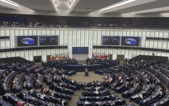 Percepția Europenilor asupra Uniunii Europene: Stabilitate în Timpuri Incerte