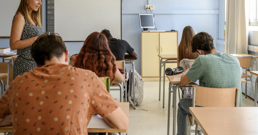Bacalaureatul 2026: Flexibilitate în fața provocărilor - O analiză detaliată a noilor măsuri pentru candidați