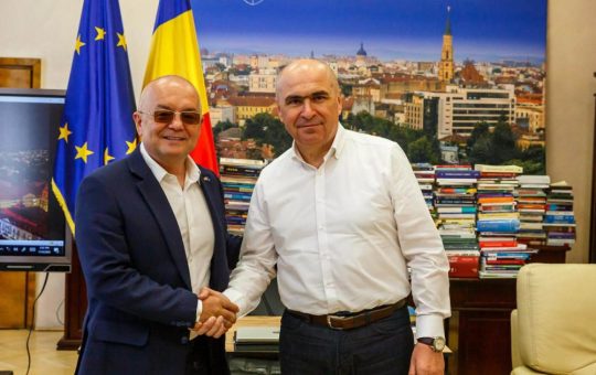 Întâlnirea Decisivă dintre Emil Boc și Ilie Bolojan: O Analiză a Impactului Politic și Administrativ
