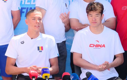 Prieteni și Rivali: David Popovici și Pan Zhanle, O Colaborare de Excepție în Natație