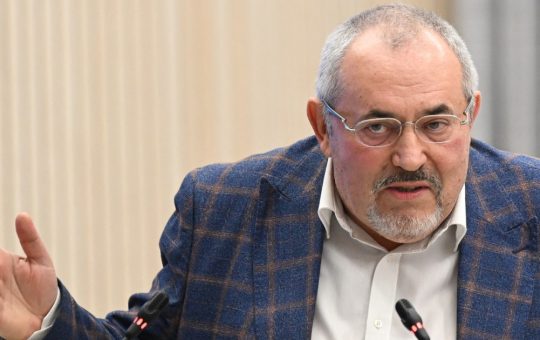 Boris Nadejdin: Opoziția în fața represiunii Kremlinului - Impactul etichetării ca 'agent străin'
