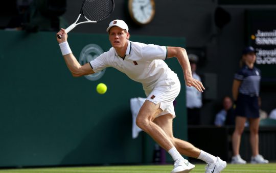 Victoria lui Jannik Sinner asupra lui Novak Djokovic: O nouă eră în tenisul masculin?