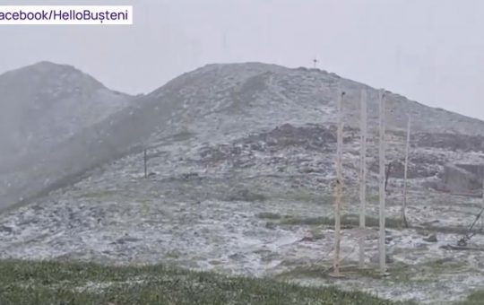 Vârful Omu: Fenomene Meteorologice Extreme și Recomandări pentru Turiști în Munte