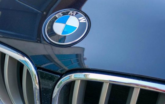 Controversa BMW și Rusia: Impactul Producției de Vehicule Contrafăcute asupra Pieței Auto
