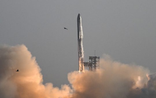 Revoluția transportului lunar: Compania japoneză ispace își propune să democratizeze accesul la Lună prin colaborarea cu SpaceX