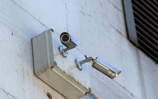 Spionaj digital: Rusia și piratarea camerelor de supraveghere din țările NATO pentru a monitoriza livrările către Ucraina