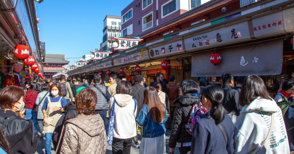 Japonia și Provocările Supraturismului: Căutarea unui Echilibru între Atracția Turistică și Conservarea Patrimoniului