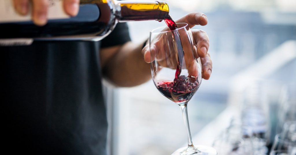 Beneficiile și Riscurile Consumului de Alcool: Ce Spune Un Nou Studiu Despre Vinul Roșu