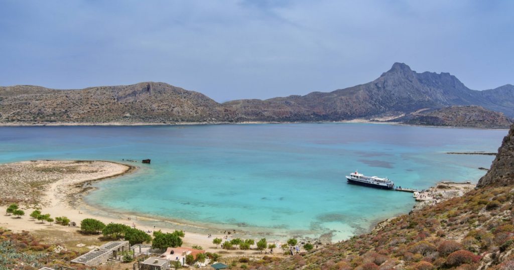 Ghidul Plajelor de Vis din Grecia: Destinații Preferate de Români în Topul Atrațiilor Litorale