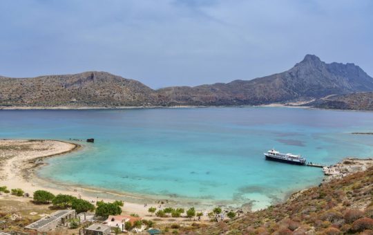 Ghidul Plajelor de Vis din Grecia: Destinații Preferate de Români în Topul Atrațiilor Litorale