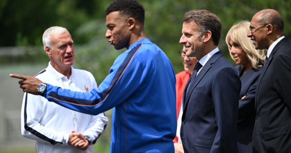 Emmanuel Macron și Cupa Mondială 2026: O tradiție a susținerii naționale în fotbal