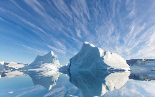 Inovația care ar putea salva gheața arctică: promisiuni și provocări ale îngroșării gheții marine