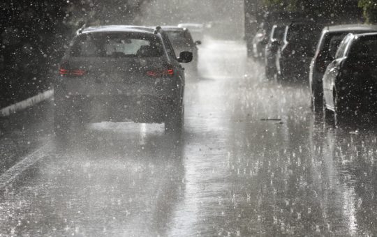 Fenomenul vremii extreme: Cod galben de ploi și vijelii în România. Impactul și perspectivele meteorologice pentru săptămâna următoare
