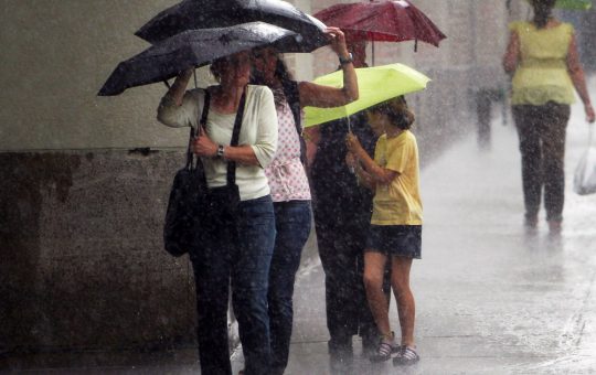 Furtuni și instabilitate atmosferică: O analiză detaliată a avertizărilor meteo și implicațiile lor pentru România