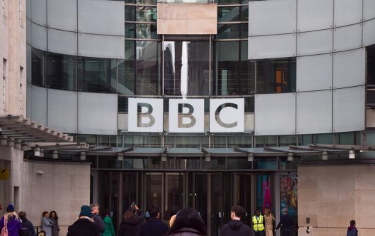 Donald Trump și BBC: Un Proces de Defăimare care Deschide Uși către Documente Financiare Controversate