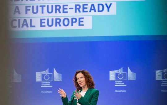 Soluții pentru cei 50 de milioane de europeni care doresc să revină pe piața muncii: Inițiativele Comisiei Europene pentru o integrare eficientă
