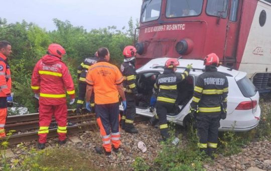 Tragedie pe calea ferată din Iași: O analiză detaliată a accidentului mortal dintre un tren și o mașină