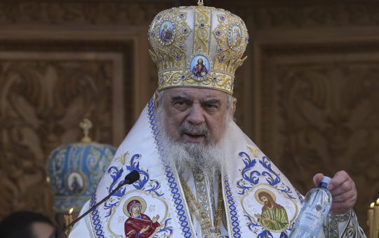 Mesajul Președintelui Nicușor Dan cu Ocazia Zilei Patriarhului Daniel: O Reflexie Asupra Rolului Bisericii în Societatea Românească