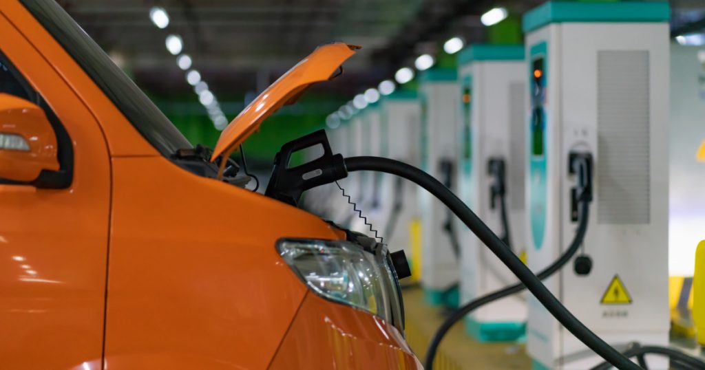 Ascensiunea mașinilor chineze în Europa: O analiză a pieței hibride plug-in