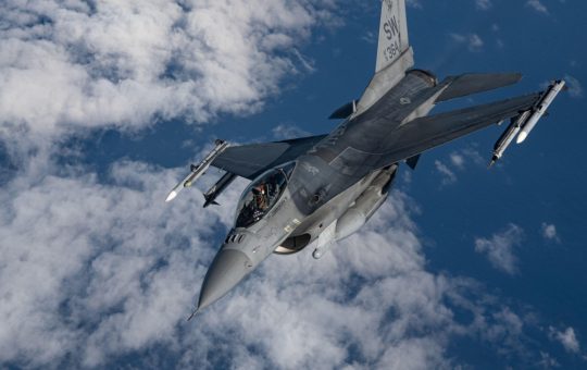 Primul Zbor de Victorie: Impactul Doborârii unui Avion Rus de Către Ucraina cu un F-16