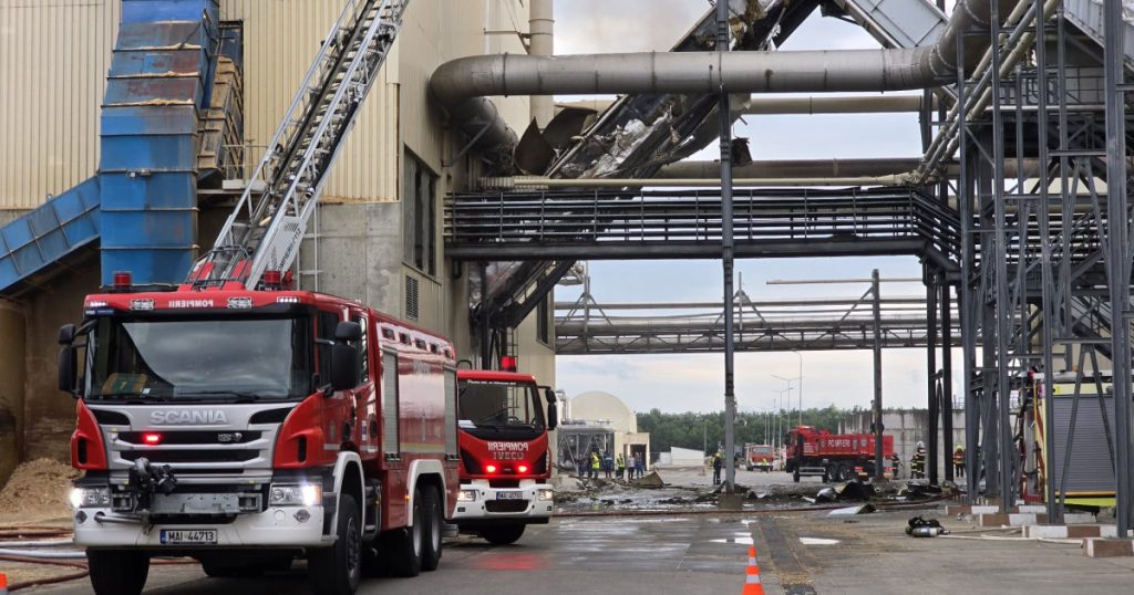 Incendiul devastator de la fabrica de lemn din Brașov: O analiză detaliată a evenimentului și implicațiilor sale