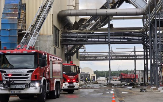 Incendiul devastator de la fabrica de lemn din Brașov: O analiză detaliată a evenimentului și implicațiilor sale