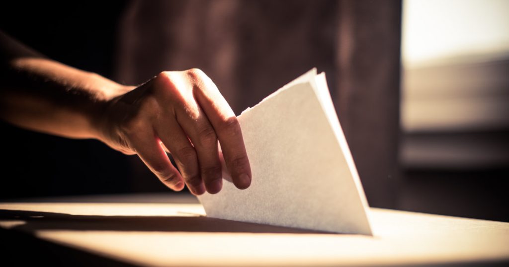Analiza impactului inteligenței artificiale asupra alegerilor: Ce ne învață studiul din Ungaria despre ChatGPT și Gemini